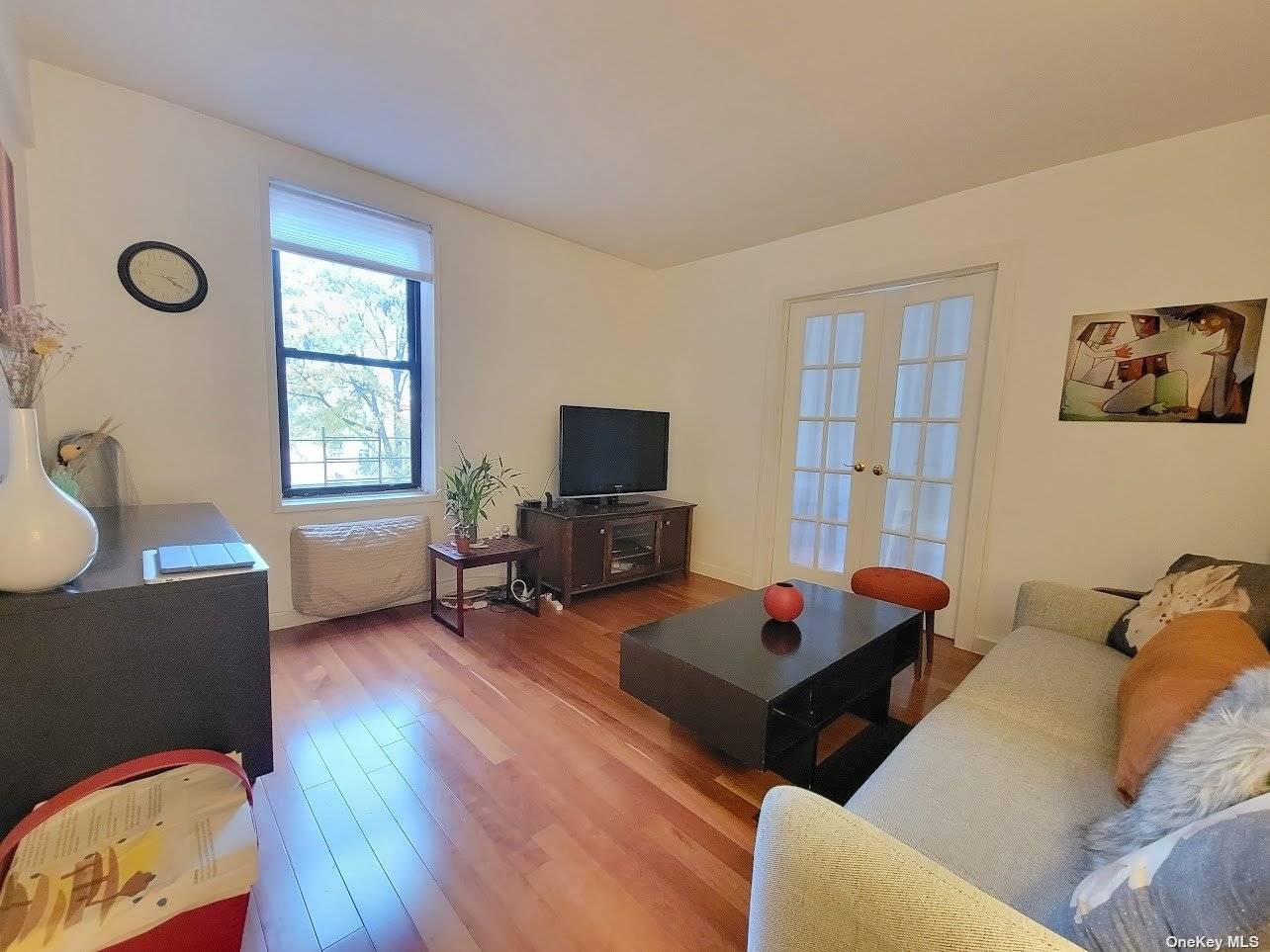 An inviting 1 bedroom additional flex room located just moments away from the 61st Street Express LIRR stop and the 74th Street Roosevelt Ave hub making your daily commute a ...