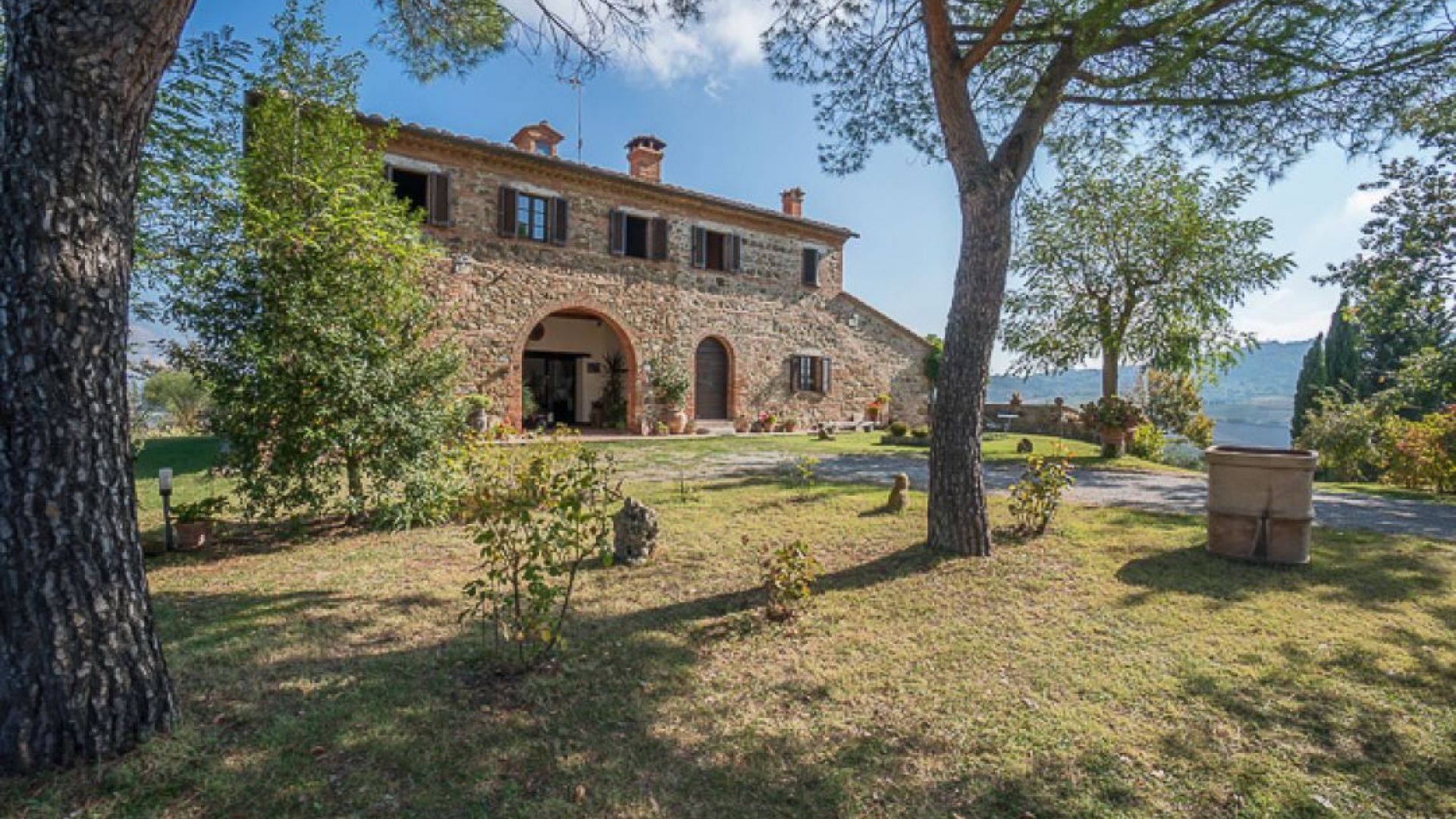 Stunning 18th century stone country house for sale with annexes, garden and swimming pool in Montepulciano, Siena.
