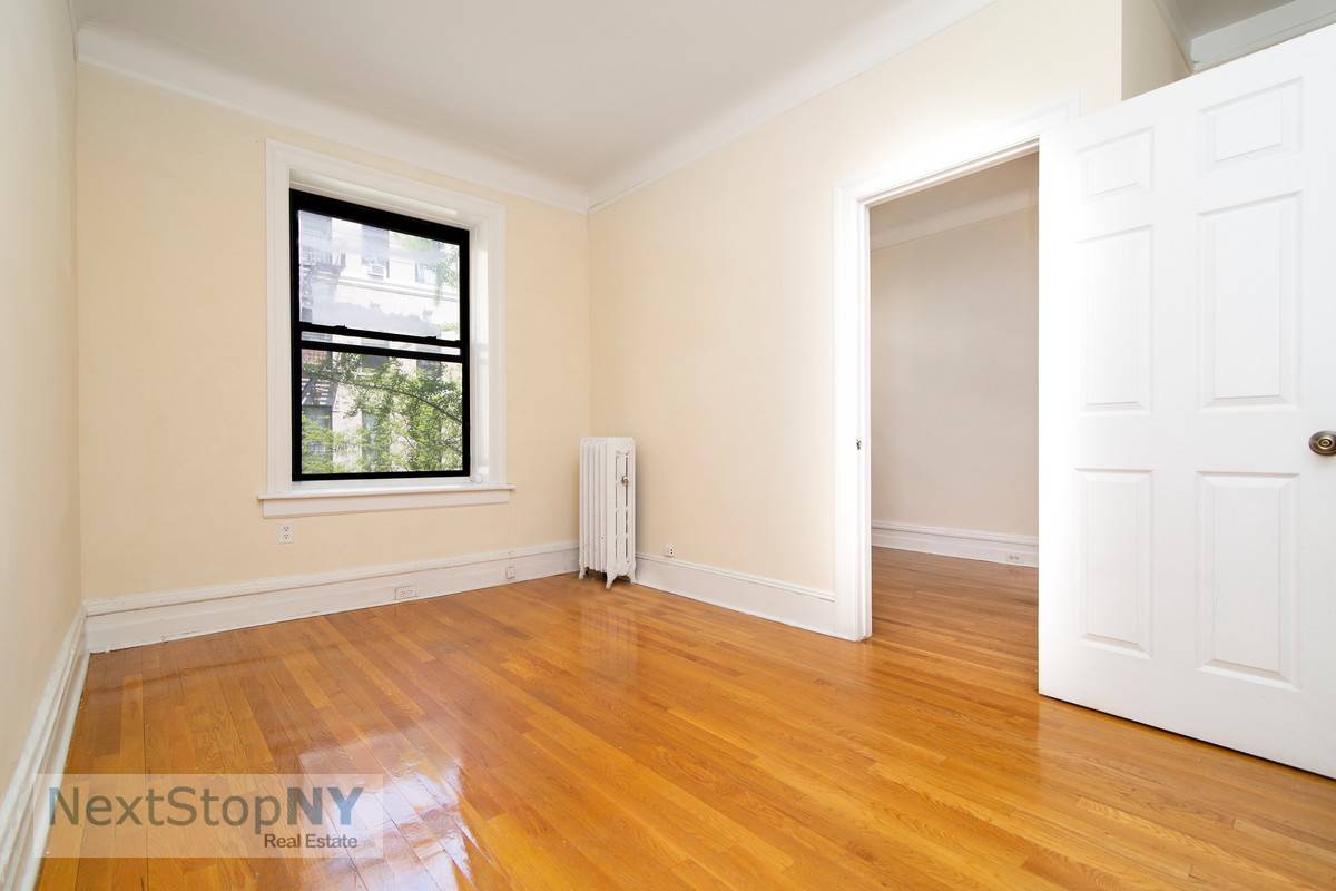 Available Immediately ! Spacious one bedroom, one bathroom located in a charming well kept elevator building with a live in super.