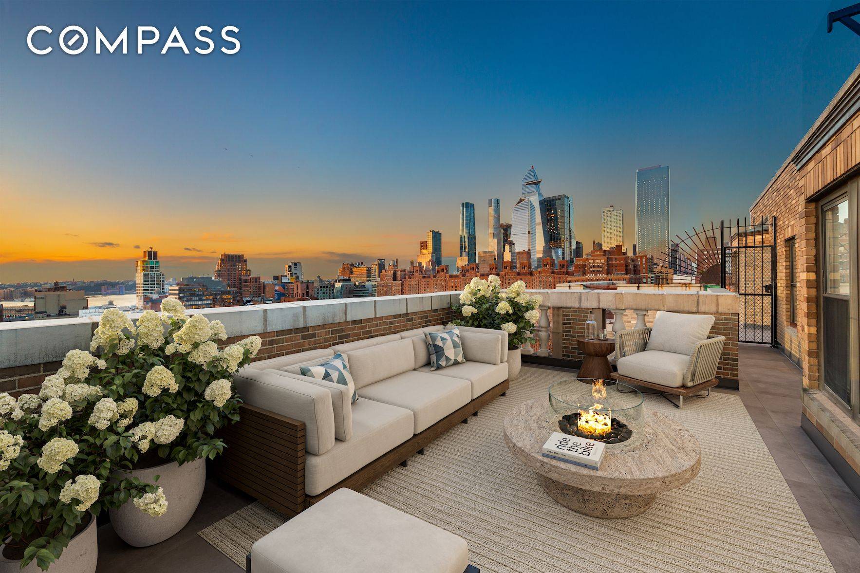 Your own private terrace with unobstructed views over West Chelsea and the Hudson river with the towers of Hudson Yards and midtown Manhattan in the near distance.