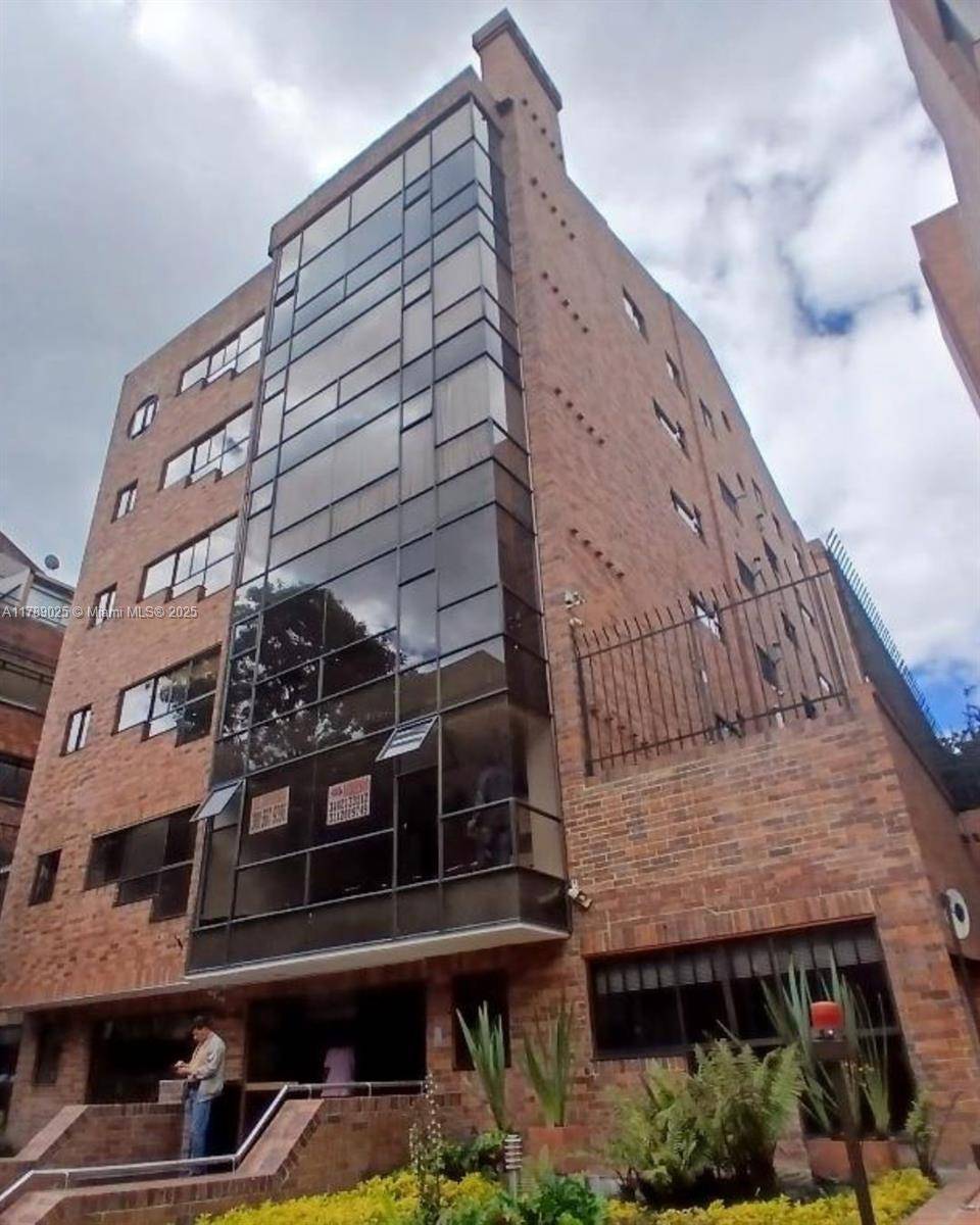 Spectacular 2 story penthouse in one of the best areas of Bogota.