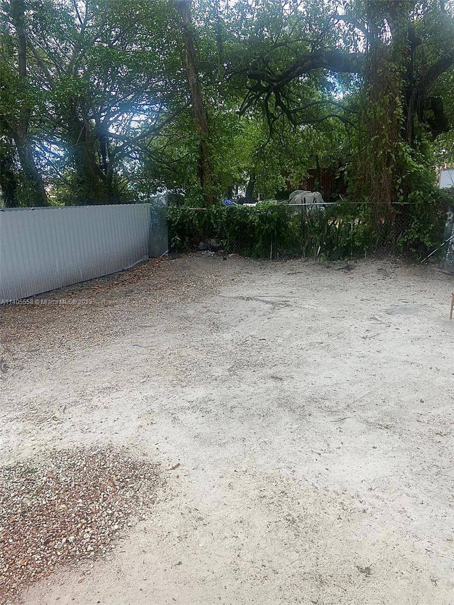 reat opportunity to purchase this covered land play deal with an exiting single family home in place.