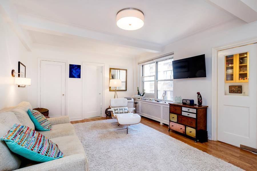 These photos are actual photos and have not been altered or virtually stagedHave you been looking for your serene oasis in Brooklyn Heights ?