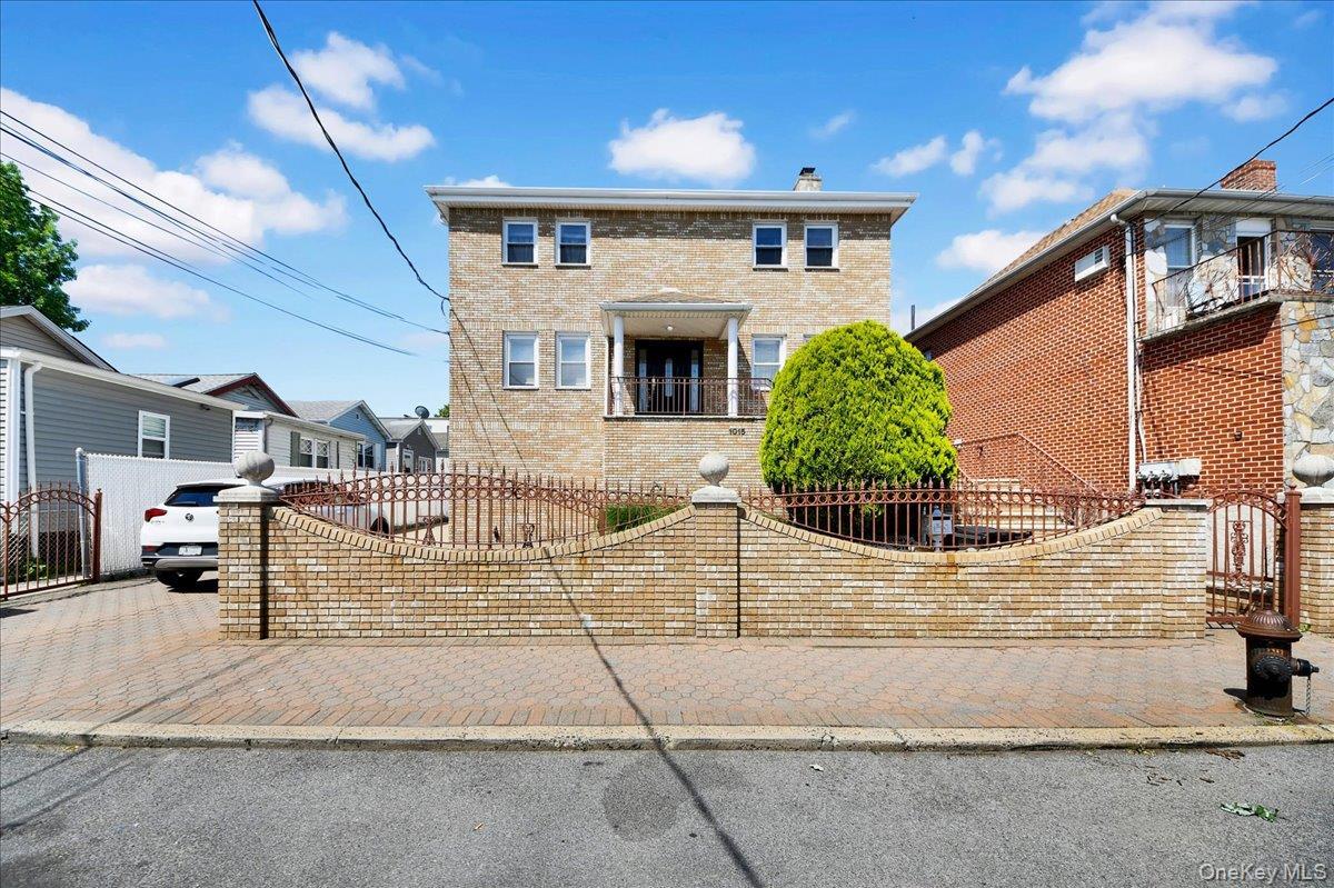 Welcome to this fabulous home on 50 x 95 lot