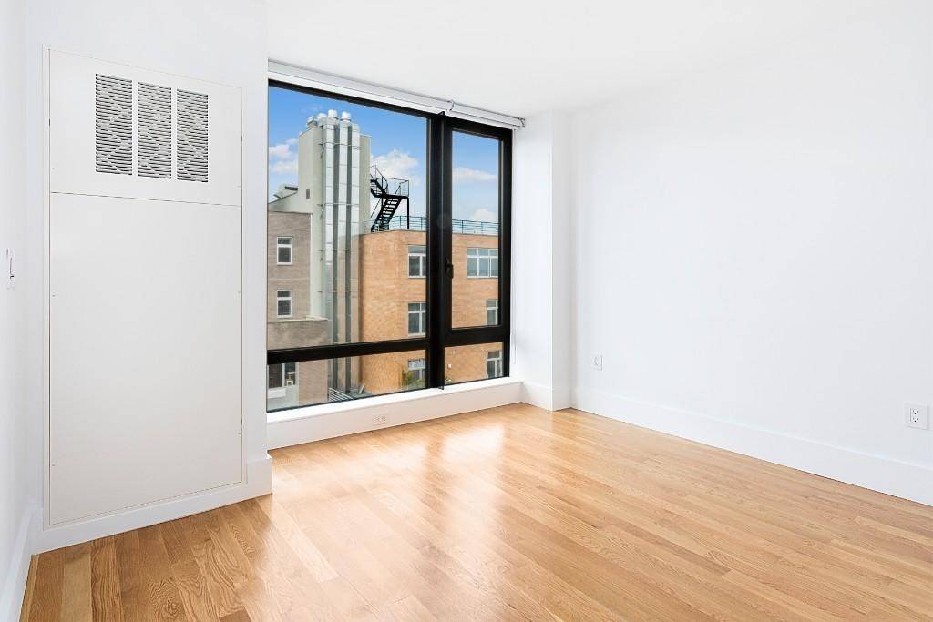 SHOWINGS BY APPOINTMENT ONLY 1 MONTH OP OFFERED TO OUTSIDE BROKERS Completely Renovated Studio at 100 Steuben !