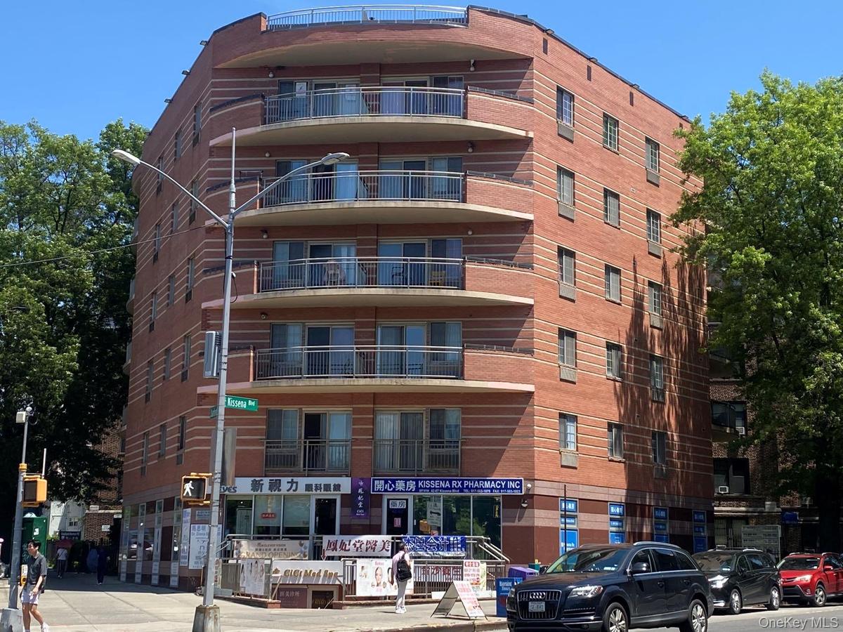 View of apartment building / complex
