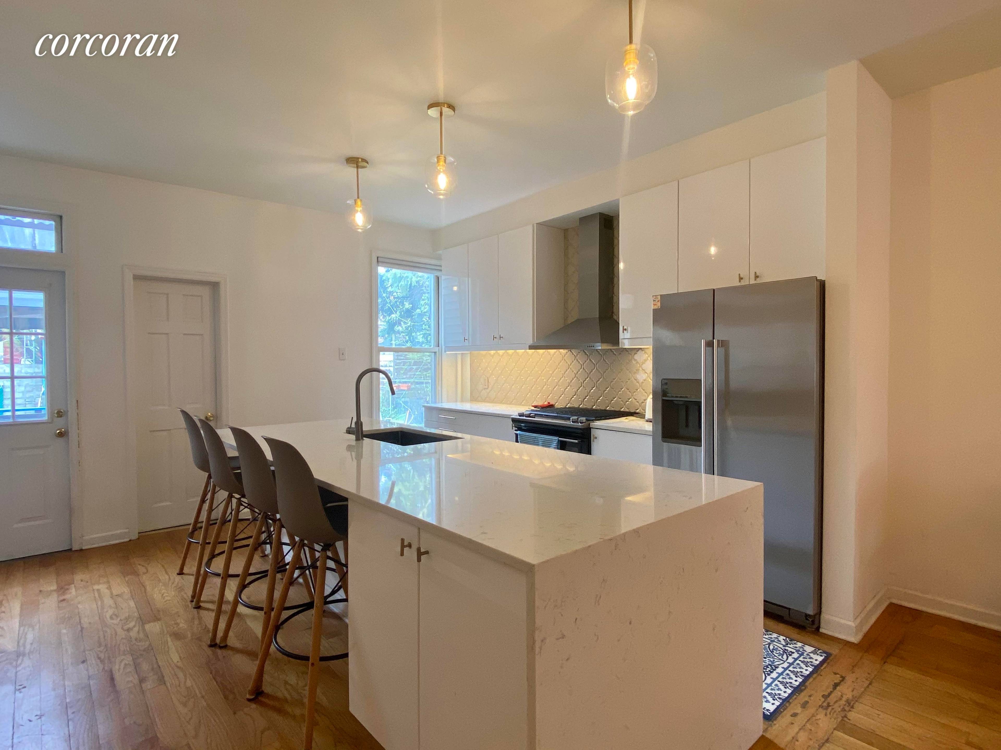 113 Calyer Street is a modern bright and spacious 1 Bedroom.