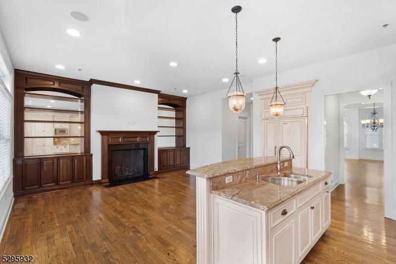 Kitchen / Family Rm