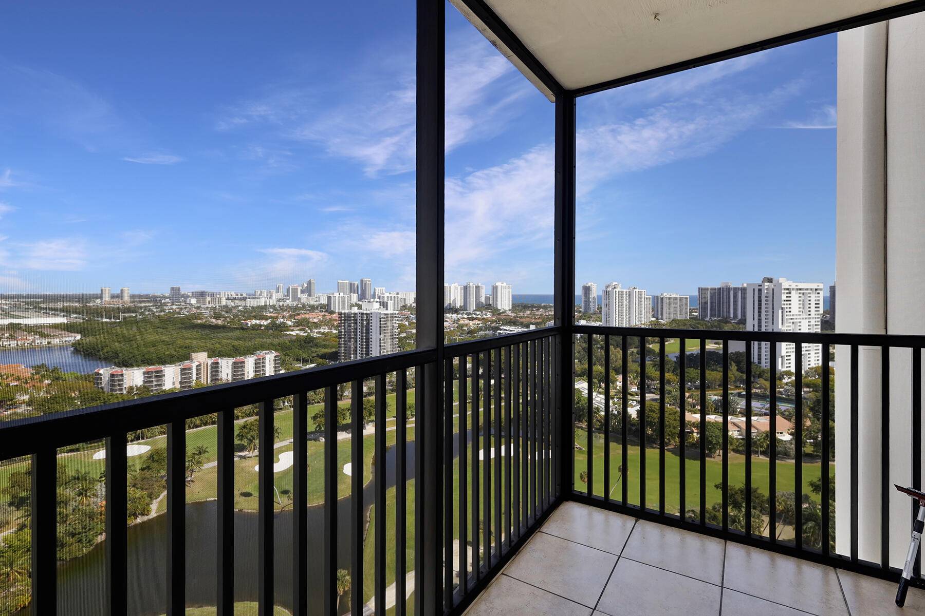 In the heart of Aventura, offering sweeping ocean views from the 26th floor sits this incredible condo, ready for you to make it your own.