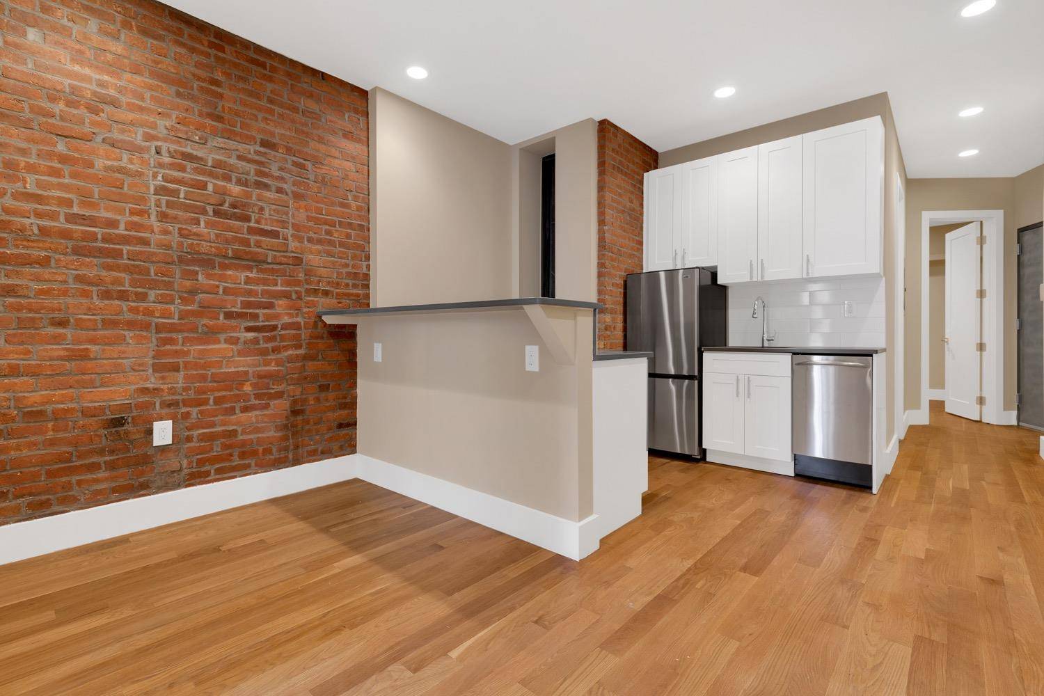 STUNNING HOME W CONDO QUALITY FINISHESABOUT APT 1B LG Washer Dryer Combo, Wall Mounted Fujitsu Air Conditioning amp ; Heating Units w Remote Control, Exposed Brick Throughout, Recessed Lighting Throughout, ...