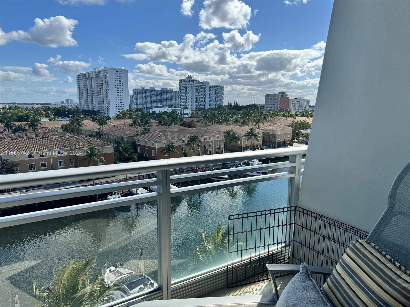 VERY SPACIOUS 2 STORY 1 BEDROOM, 2 FULL BATHROOMS WITH STUNNING DIRECT INTERCOSTAL VIEWS.