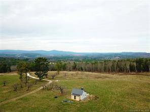 672 ACRES OF BIG SKY IN CONNECTICUT 672 acres spanning Norfolk North Canaan s Litchfield Hills with uninterrupted, direct views to the Berkshire skyline.