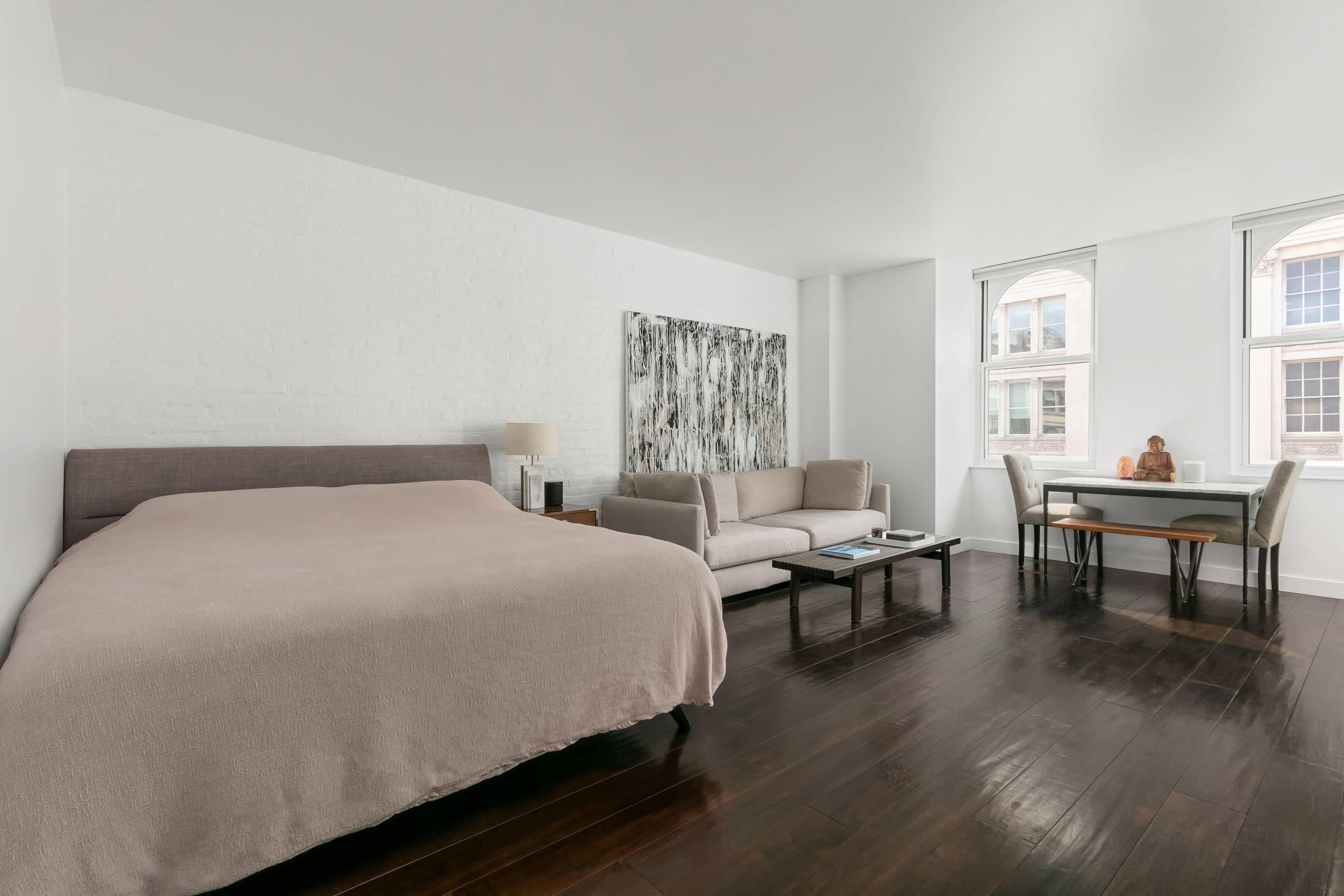 Located in Flatiron s historic pre war condominium, The Cammeyer, this West facing loft style, very large studio with substantial layout upgrades and incredible exposed brick authenticity.