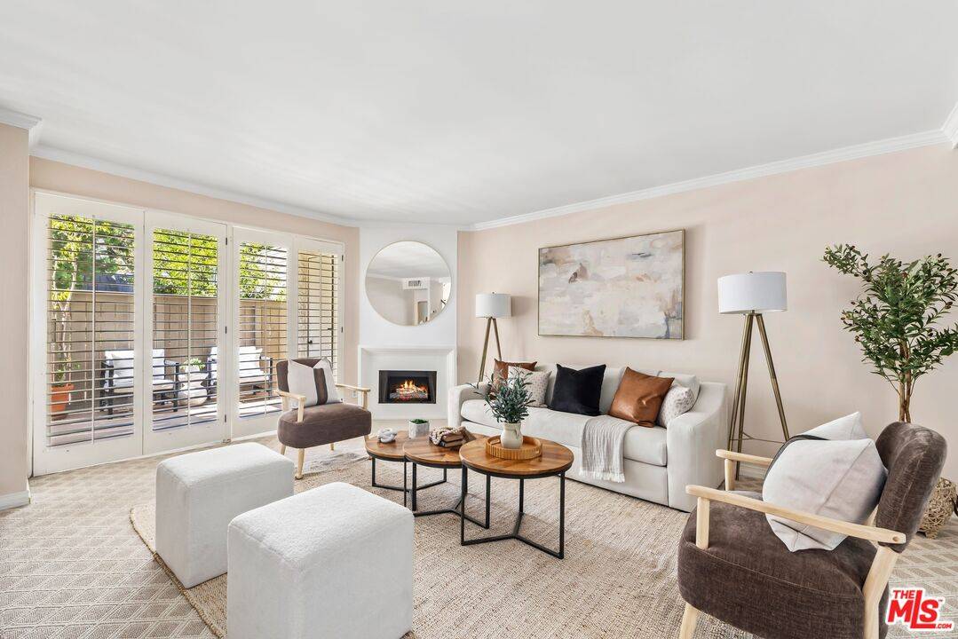 620 1/2  Wilcox Ave 2BR Mid Wilshire La