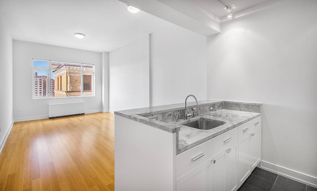 The 74 studio, one, two, and three bedroom apartments located at Instrata Brooklyn Heights reflect the artistic verve of the neighborhood and the modern luxury expected in a premier New ...