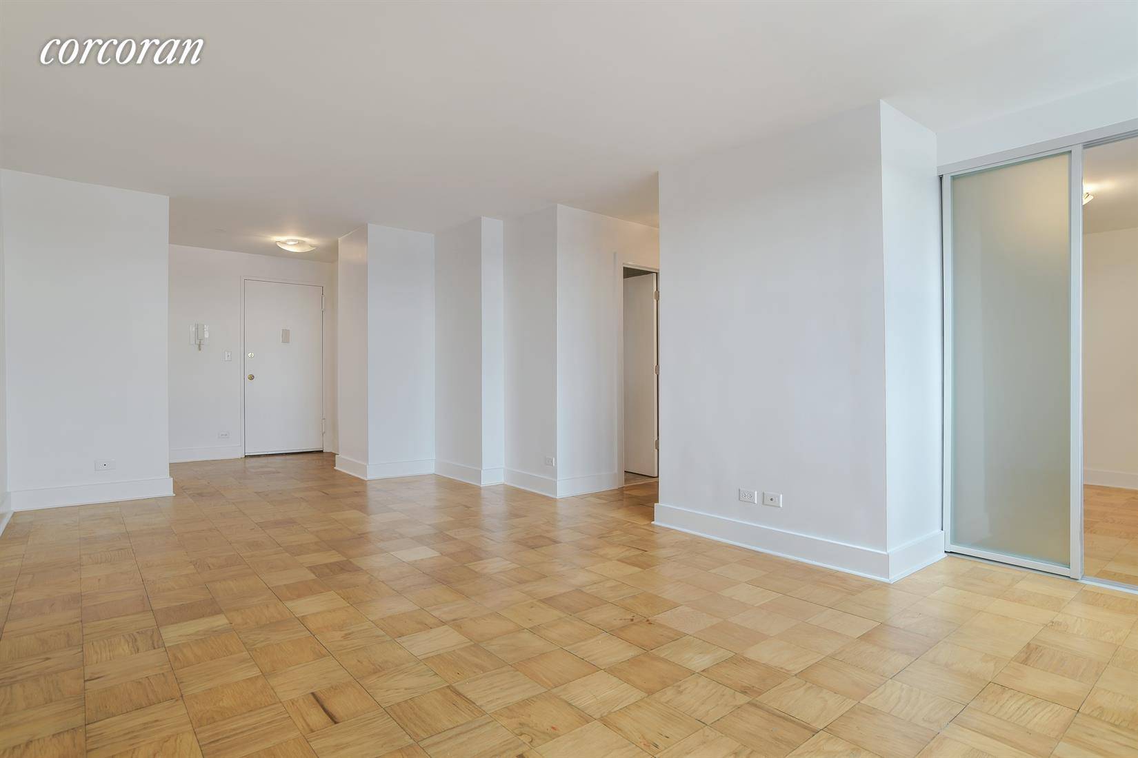 Kensington Beauty ! This gorgeous meticulously kept studio apartment is waiting for your arrival.