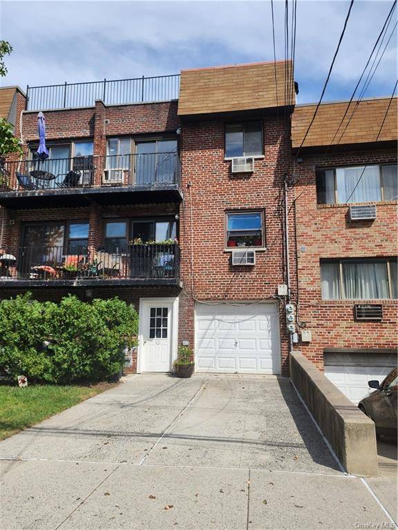 Condominium rental 3 bedrooms 2 bathrooms washer and dryer, garage and driveway parking, dishwasher, front and back balcony, over looking the Throggs Neck Bridge.