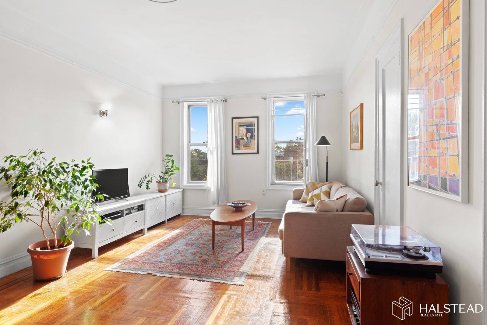 Set in idyllic Clinton Hill near the border of Fort Greene, this tranquil 1BR residence is certain to charm you.