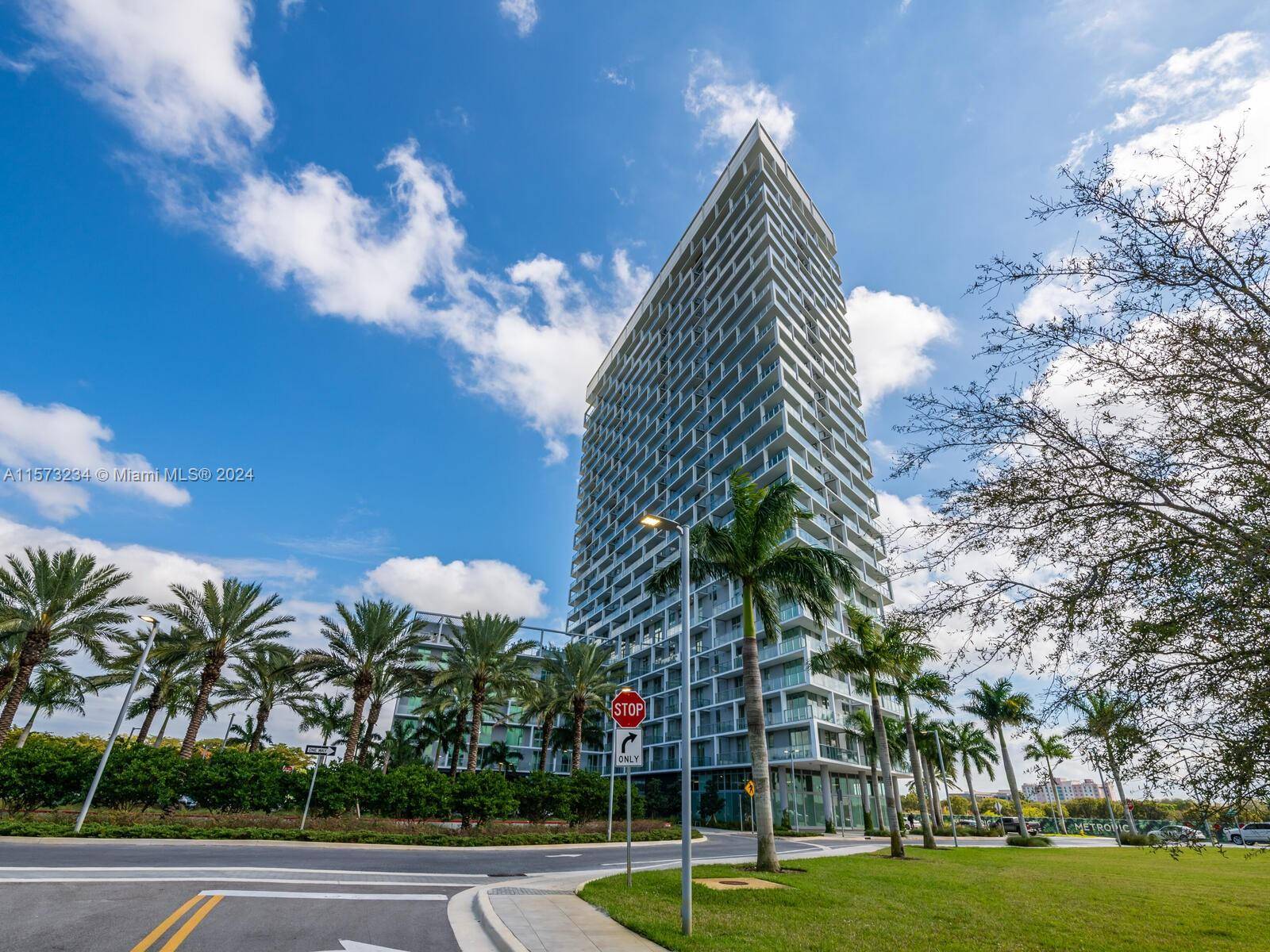 This Luxury Building at Metropica 3 bedroom 3 bathroom Condo in Sunrise is waiting for you to call home !