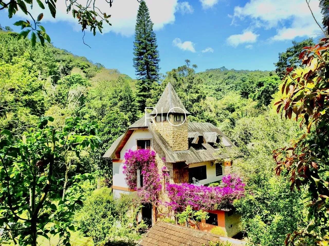 Teresópolis, magnificent mansion in the heart of an 11 hectare par !