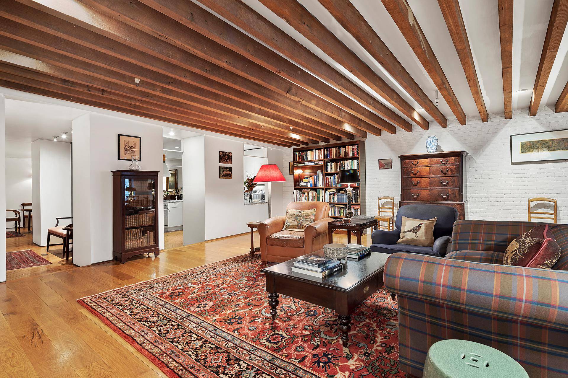 Originally constructed in the early 1900s as a printing factory, this apartment truly provides classic loft living in a modernized boutique condo building in Hudson Square.