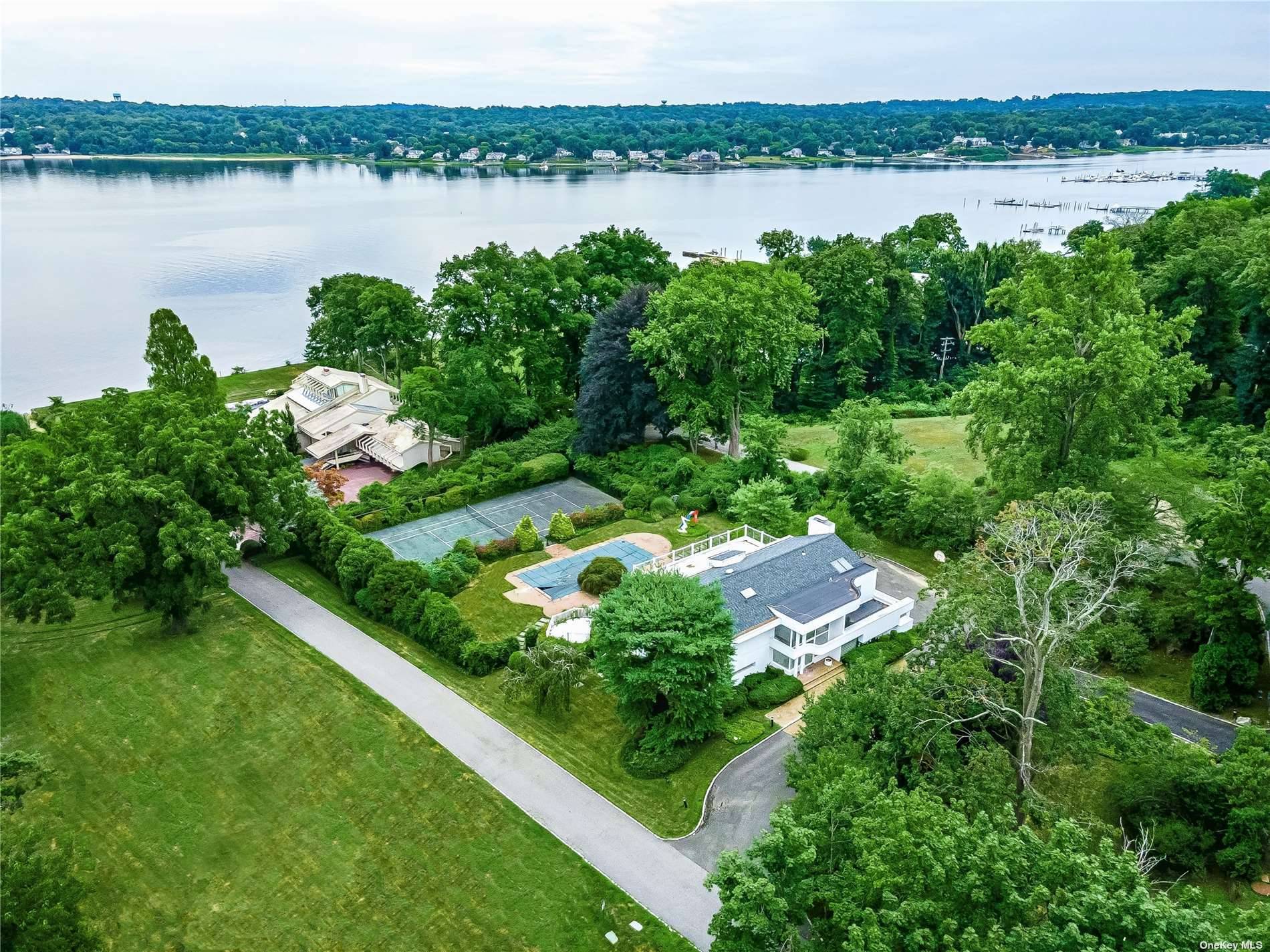 PRIME KINGS POINT Magnificent Water View Contemporary ; Sunny Open Floor Plan ; Wonderful Entertainment Flow ; Living Room, Dining Room, Den EIK, 6 Bedrooms, 5.