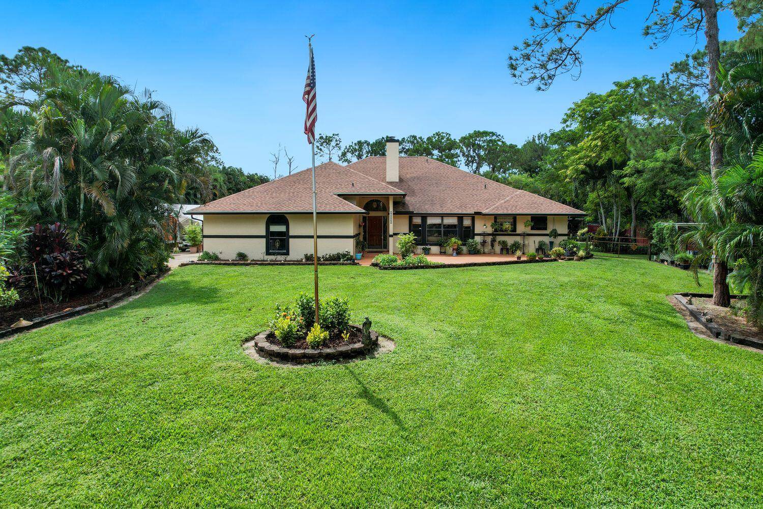 This wonderful home in beautiful Jupiter Farms offers so much.