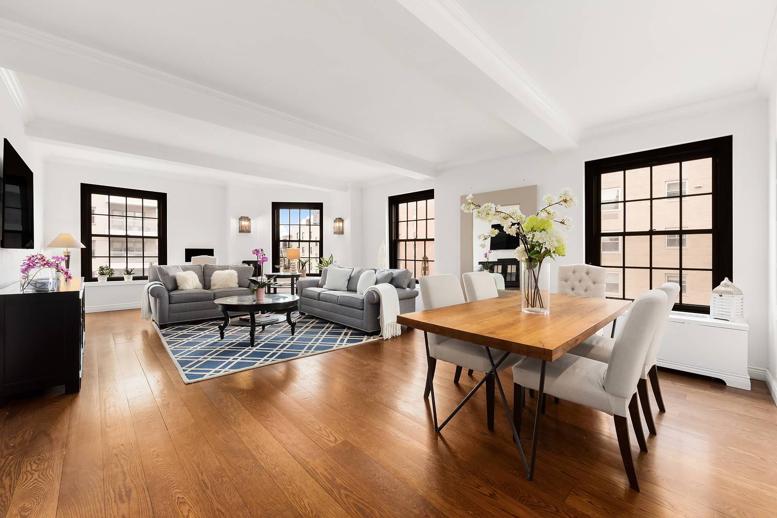 Rare Prewar Renovated Large Two Bedroom Gem at the Iconic amp ; Prestigious One Fifth Avenue Pied a Terres Welcome This rare large renovated prewar two bed two bath apartment ...