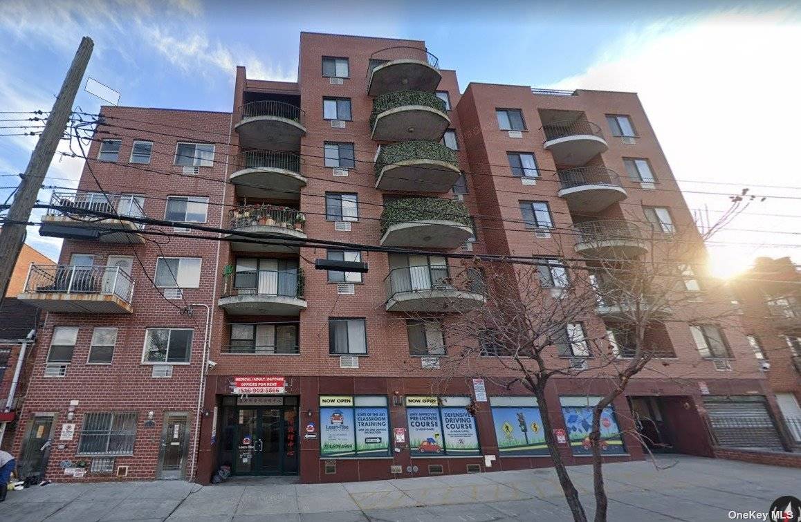 Ground Floor commercial space in Northside of the Flushing, 4 large windows facing to 35 Ave with half bathroom, central A C systems.