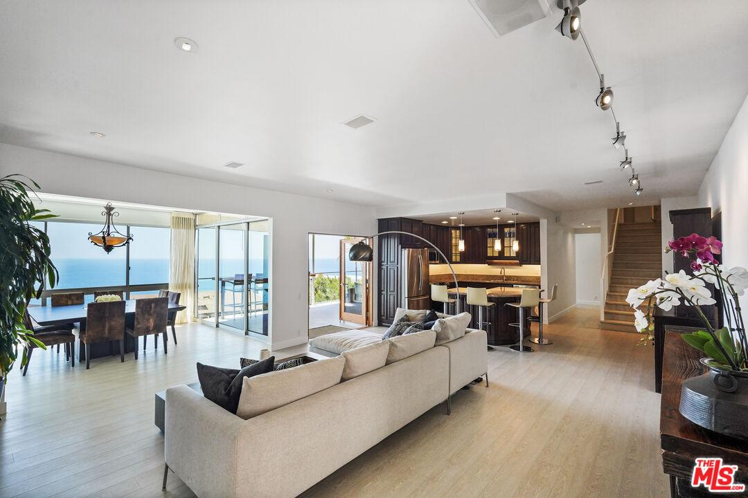 Single level open floor plan