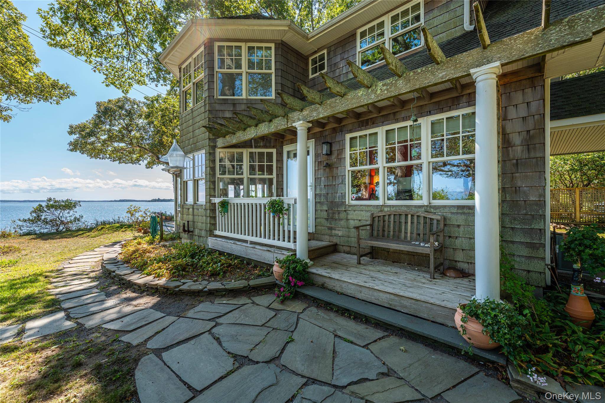 Welcome to your bayside escape.