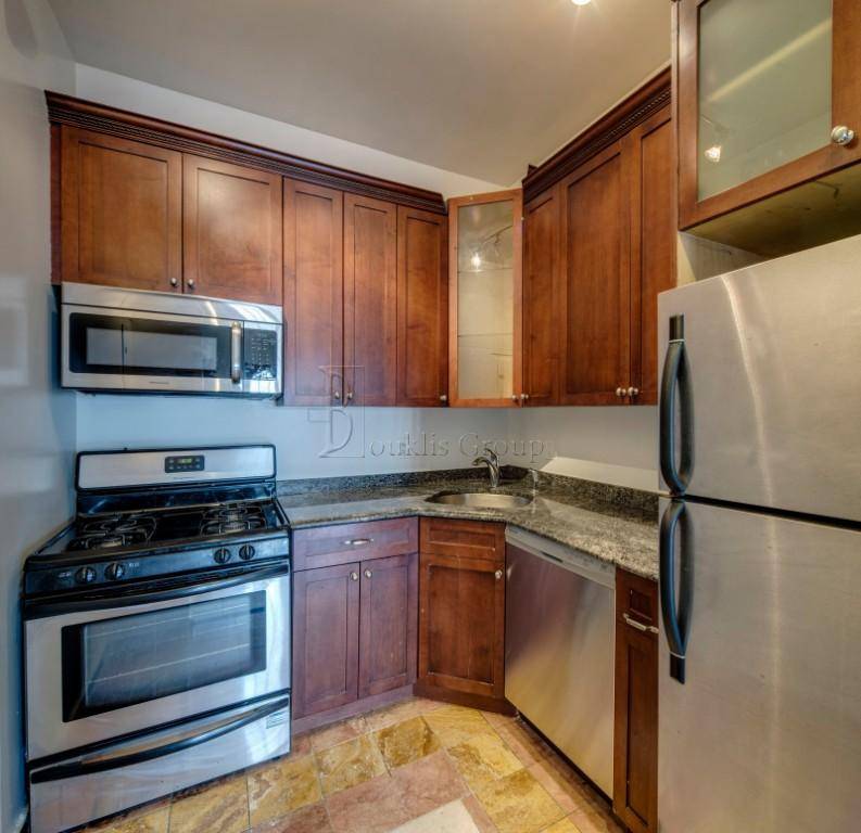 Luxurious condo for rent just steps from the 30th Ave nightlife and steps to the subway.