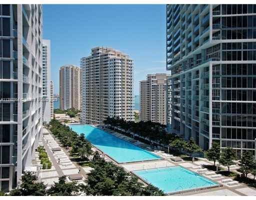 Beautiful studio at Icon Brickell with a great view of the Miami River and downtown Miami.