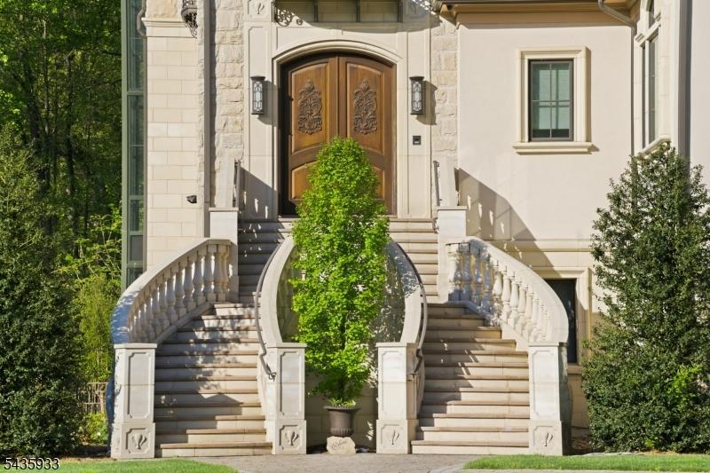Front of Home (9 of 9)