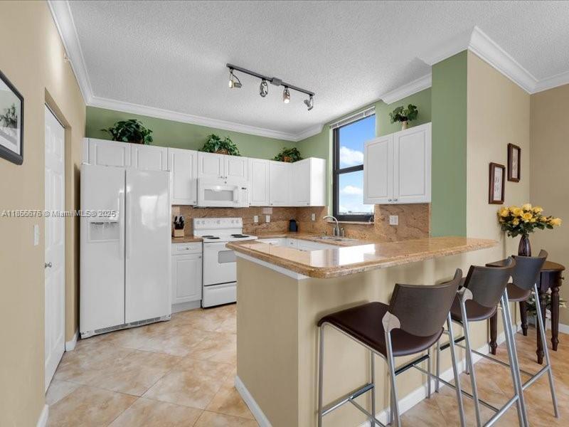 Open Kitchen and Counter-Dining Area. Perfect for hosting friends or family!
651 Okeechobee Blvd., Unit #1002, West Palm Beach, FL. City Place Tower
