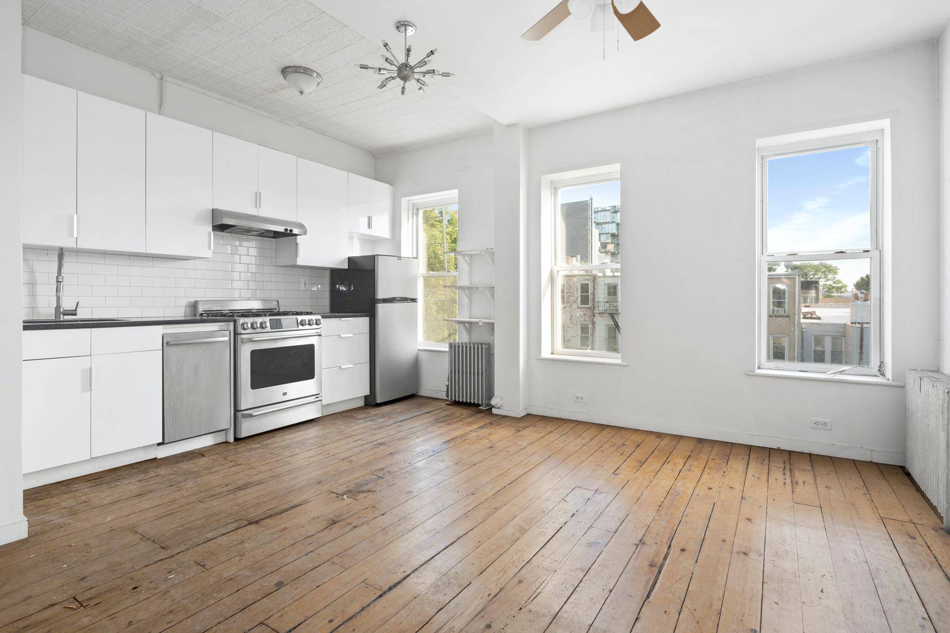 Full Video Upon Request Spacious 1 bedroom apartment located in the heart of Gowanus !