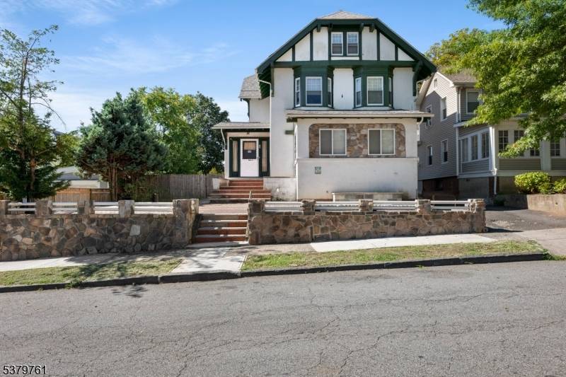 Welcome to 15 Vernon Place in the great city of East Orange New Jersey.