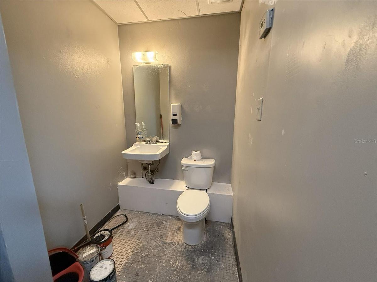 UNIT C RESTROOM