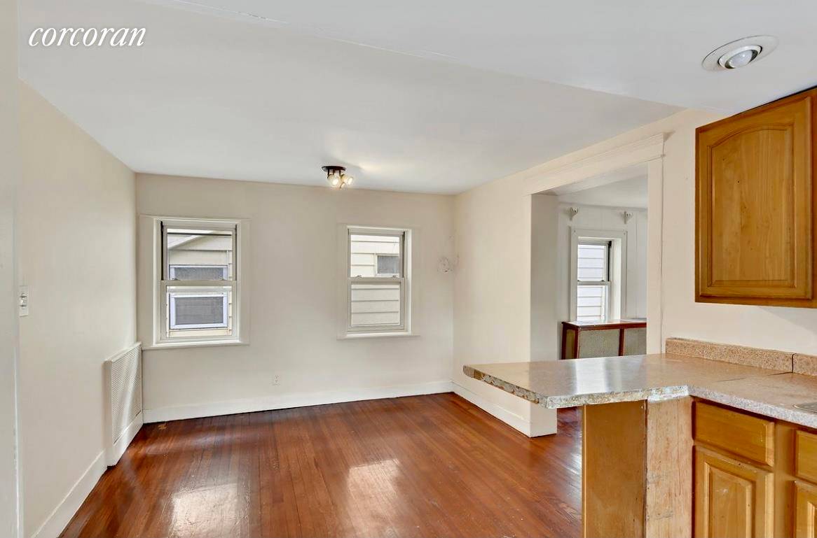 Here we have an amazing waterfront mother daughter property in the highly desired Soundview section.