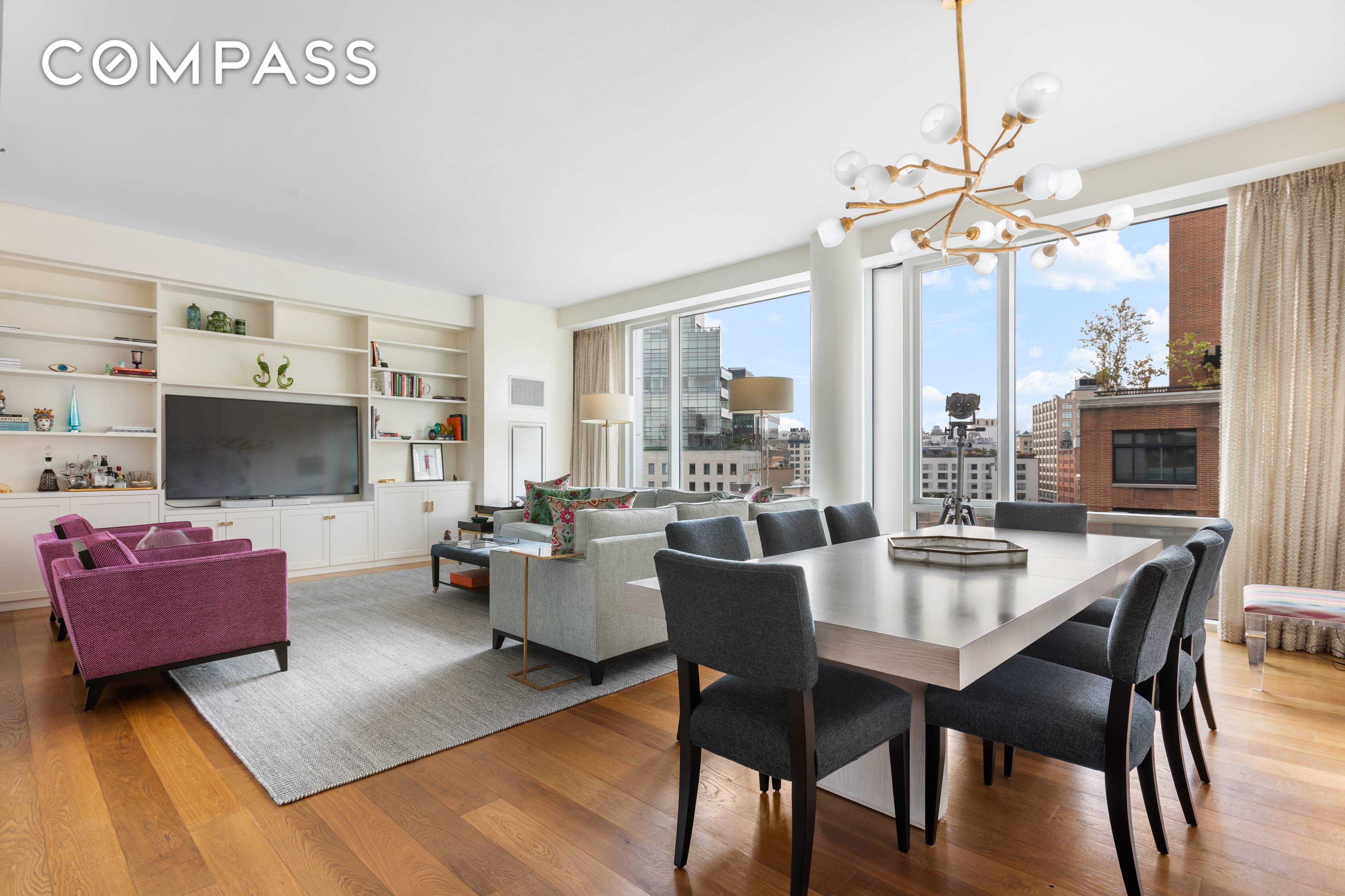 Gorgeous and bright 3 bedroom, 3 bathroom condo in the coveted Soho Mews !