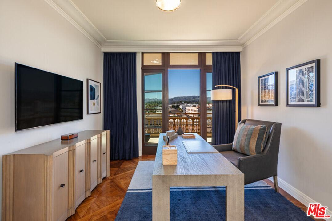 Maybourne Residence 7C Office