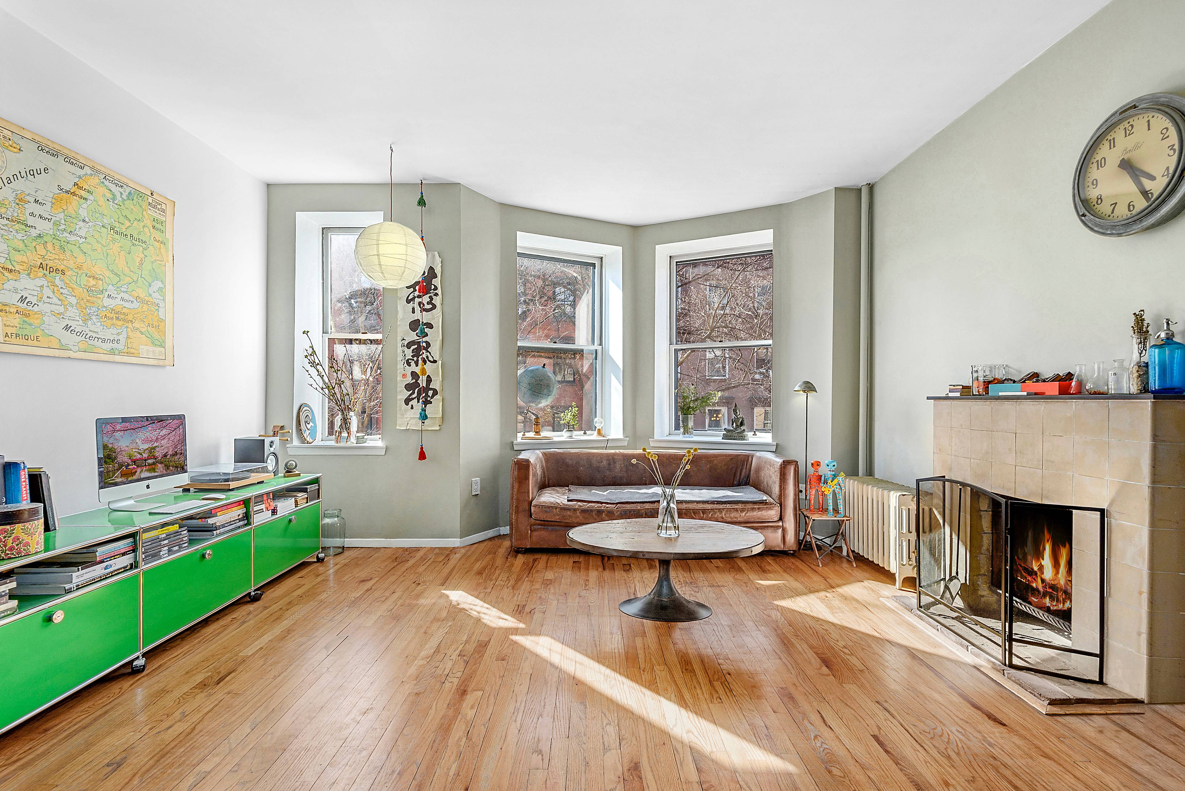 Traditional architectural charm and modern luxury of blend within a well appointed boutique co op are found here at 209 Clinton Street in Cobble Hill.