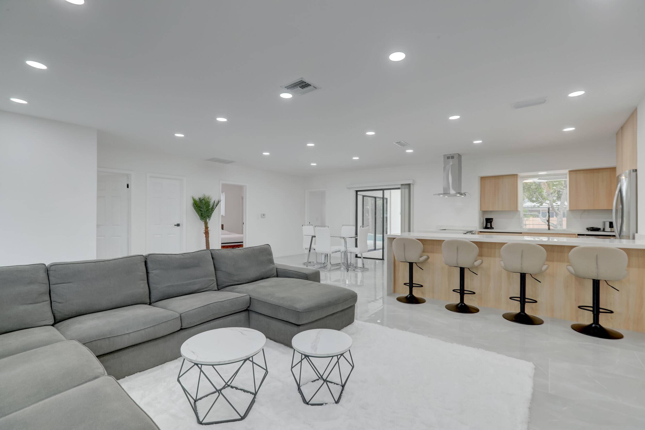 Check out this stunning, fully renovated and furnished house in Hollywood Hills !