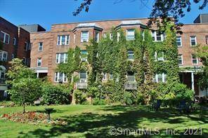 Spacious 2 bedroom, 2 full bath unit conveniently located to downtown Stamford !