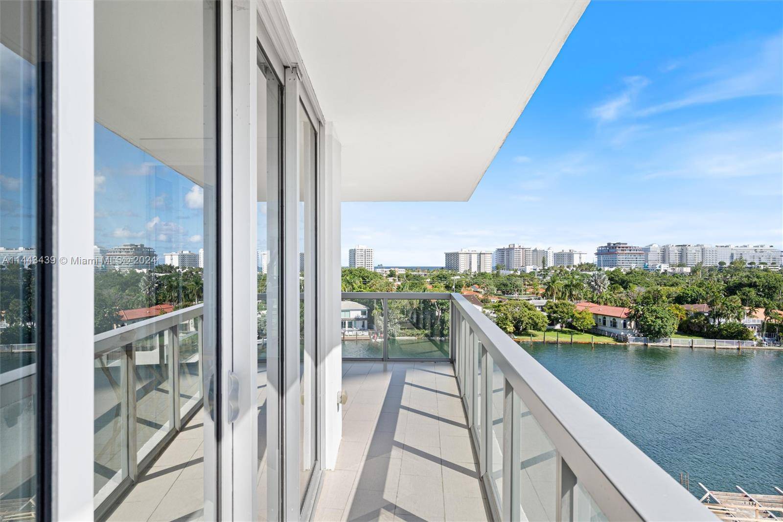Fabulous turn key pied a terre or full time residence in waterfront boutique building with rooftop pool, jacuzzi, gym and lobby attendant.