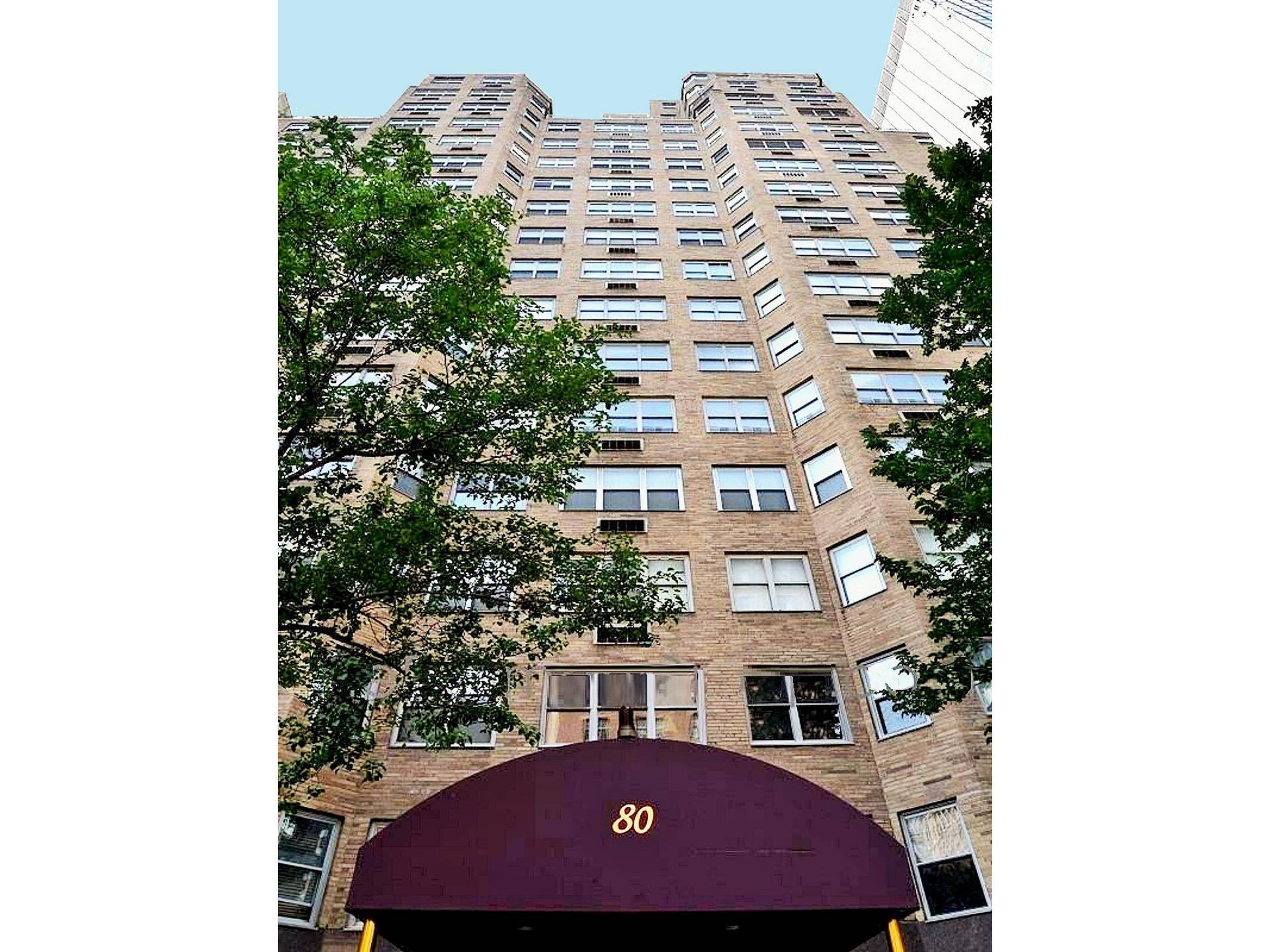 Rare Opportunity ! 1 bedroom Condo located on Park Avenue in the great area of Murray Hill.