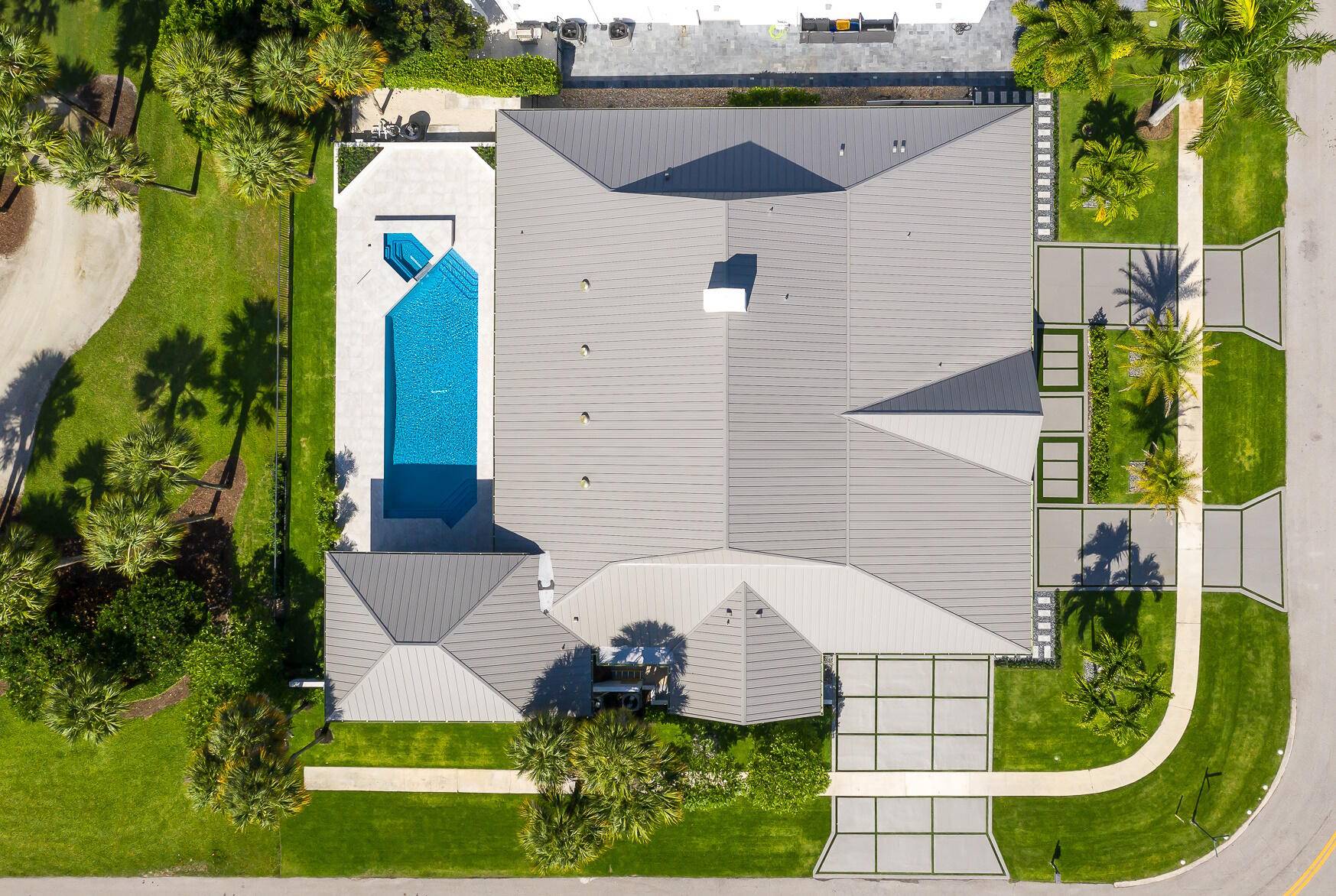 Introducing a newly renovated masterpiece, this one story residence in Delaire Country Club exudes modern luxury with over 5, 000 square feet of air conditioned space.