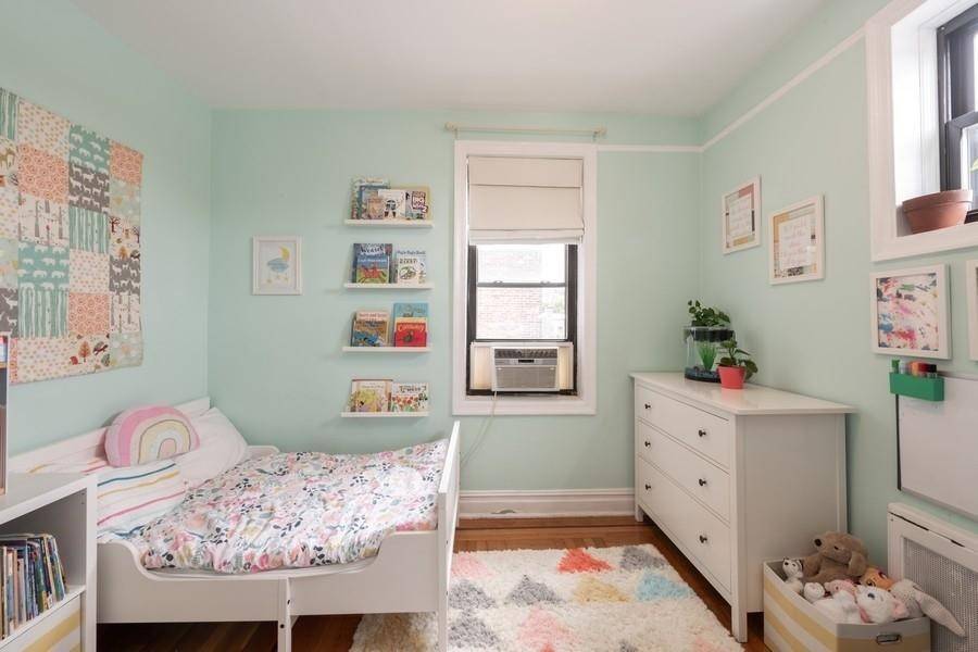 Mint Condition ! This true bedroom has very low maintenance of 788.