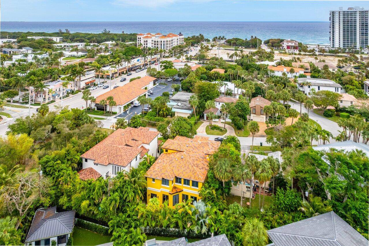 Located in the esteemed Por La Mar community, this charming home is situated just a short distance from the best of South Florida Beaches, Red Reef Park, and golf course.
