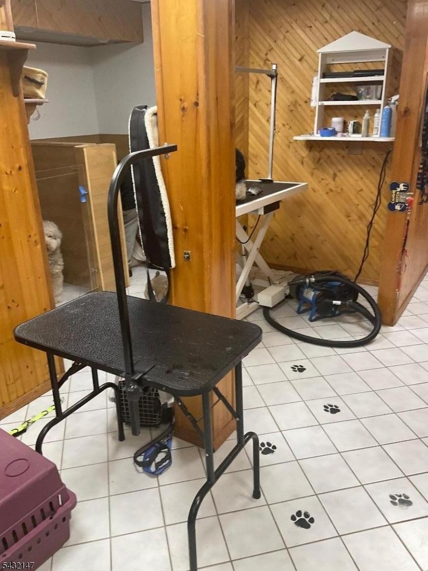 Grooming station